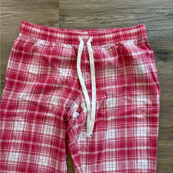 UGG Women’s Pink Plaid Pajama Set - Picture 7 of 8